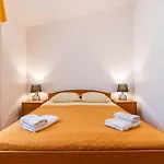 بيت ضيافة Percan With Pool 3*