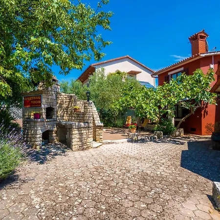 Percan With Pool Penzion