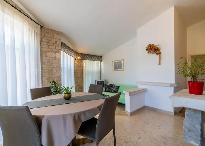 Apartments Percan With Pool Gostinjska kuća