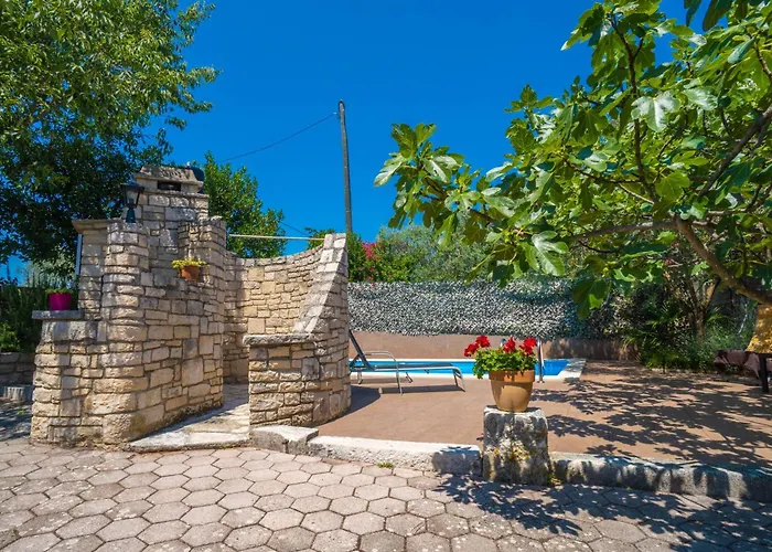 Apartments Percan With Pool Gostinjska kuća 3*