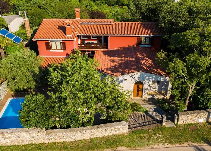 Apartments Percan With Pool Gostinjska kuća Krnica