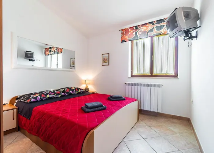 Apartments Percan With Pool Gostinjska kuća