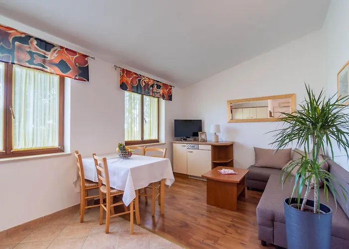 Apartments Percan With Pool Gostinjska kuća Krnica