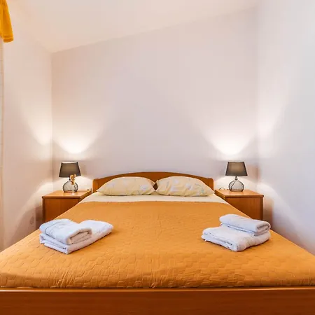 Guest house Apartments Percan With Pool 3*