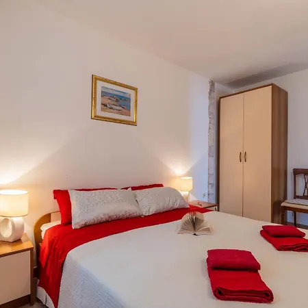 Apartments Percan With Pool Guest house Krnica