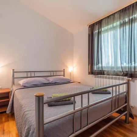 Guest house Apartments Percan With Pool Krnica