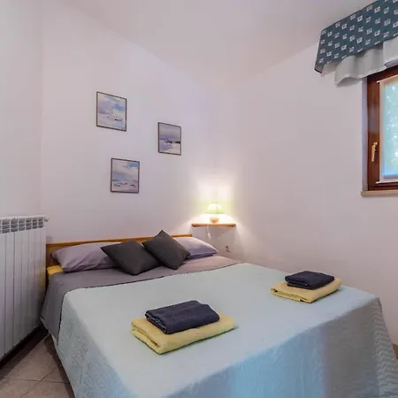 Apartments Percan With Pool Krnica