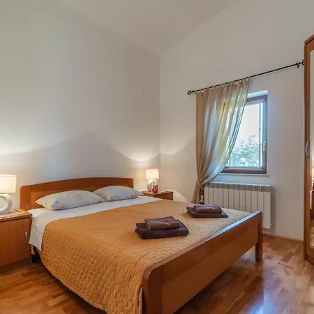 Guest house Apartments Percan With Pool