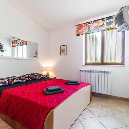 Apartments Percan With Pool Guest house