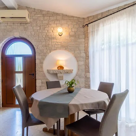 Guest house Apartments Percan With Pool 3*